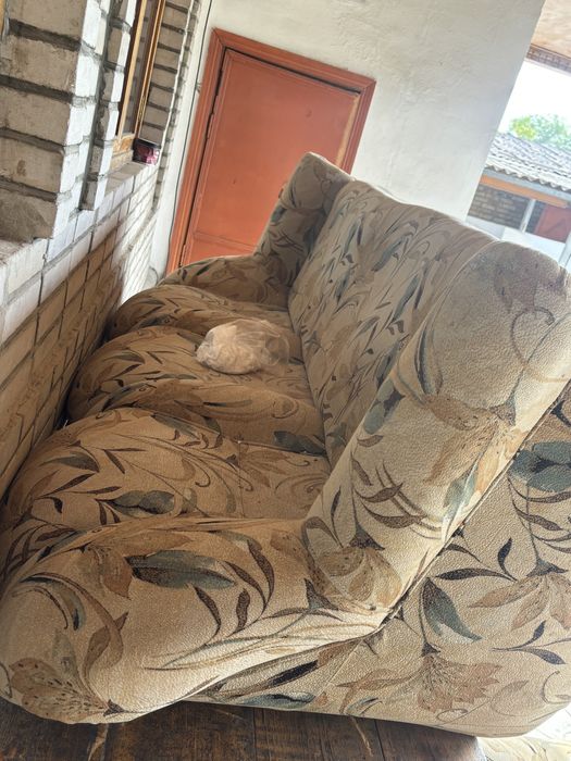 Отдам бесплатно диван с креслами