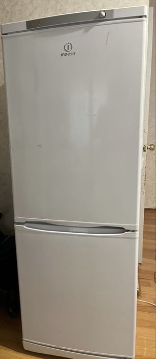 Холодильник Indesit