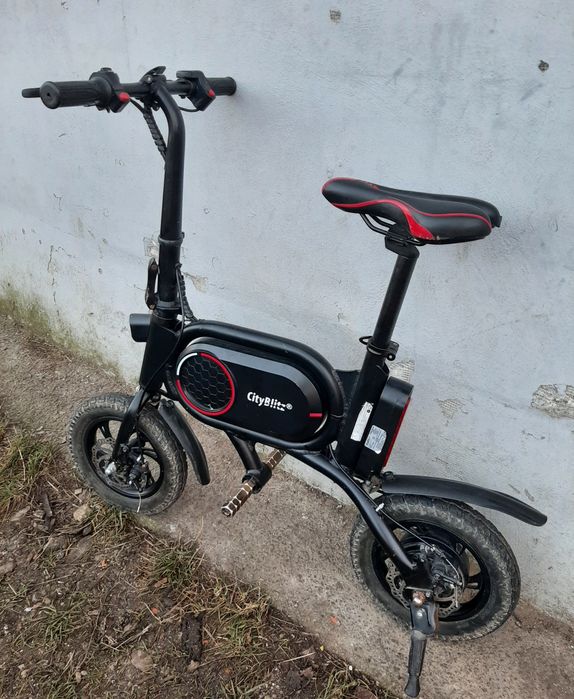 Vând trotinetă electrică mini scuter în stare bună viteză maximă de 25