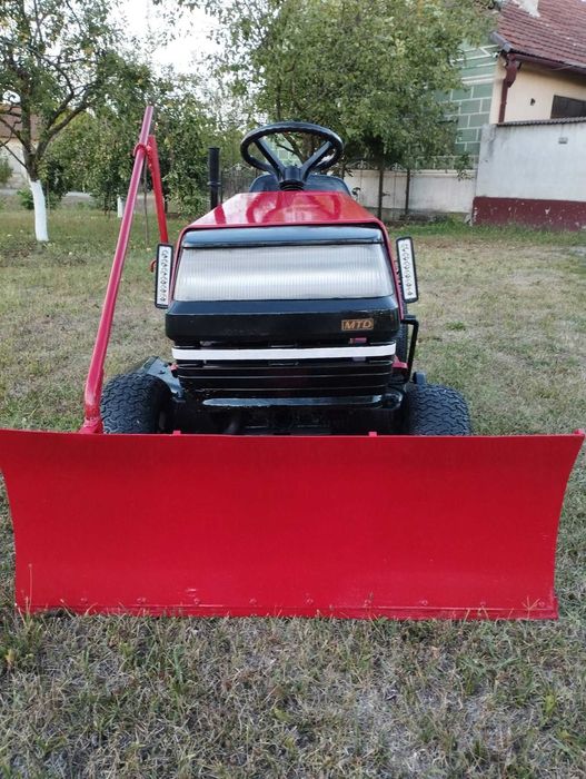 Tractoras gazon MTD motor Briggs Stratton 12,5 Cp cu lama de zapada si nu numai .
