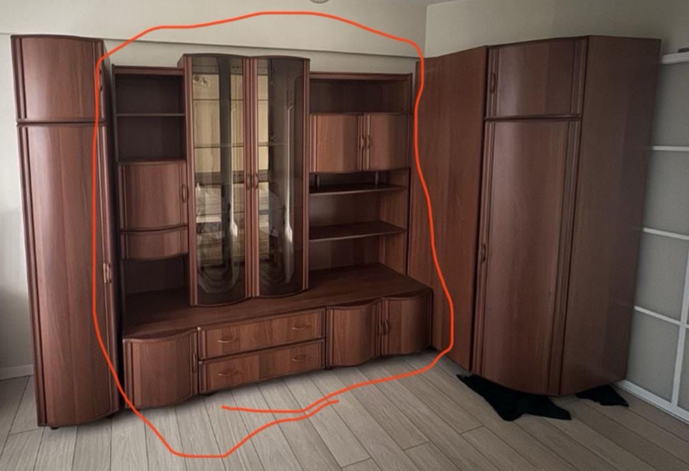 Шкаф в гостинную. В разобранном состояний.