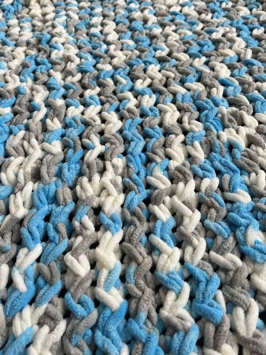 Ръчно плетено бебешко одеяло