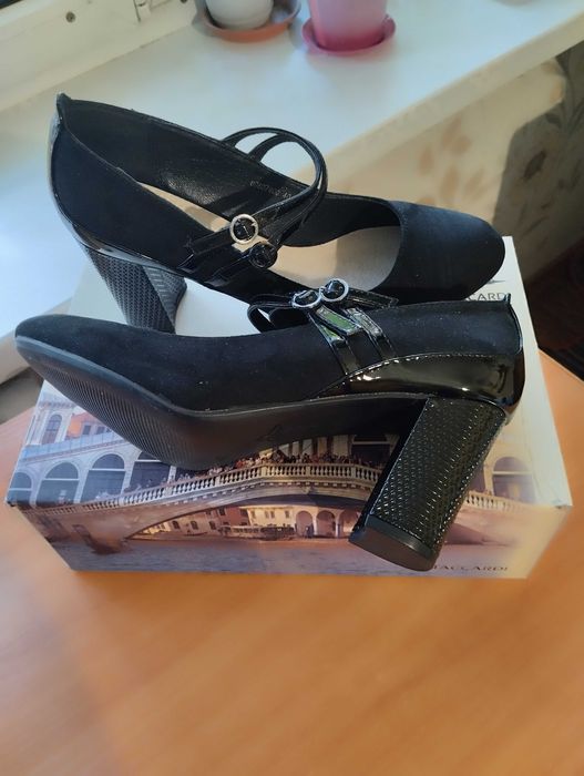 Продам женские туфли