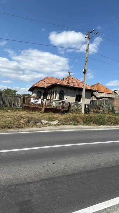 Teren +casă de vânzare