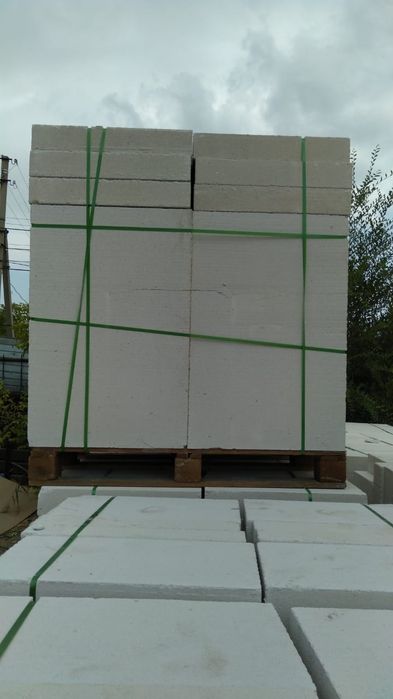 Песок мелкий, крупный, отсев, щебень.