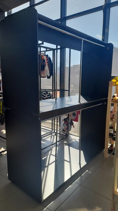 Продам стеллажи для одежды в магазины