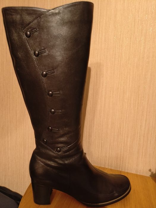 Продам верхнюю одежду