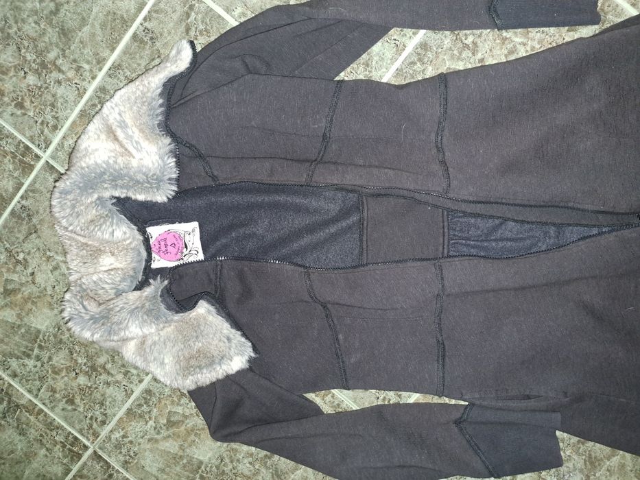 Зимна жилетка с пухена яка