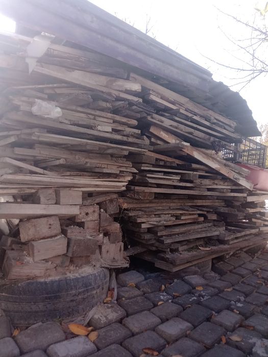 Дрова доски можно на чёрный потолок