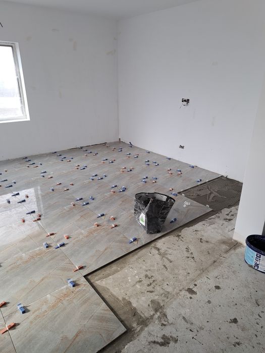 Execut lucrări de amenajări interioare