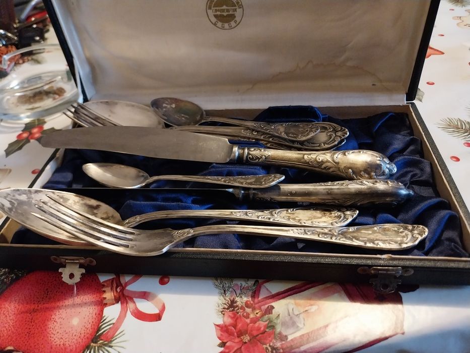 Посребрени Руски прибори