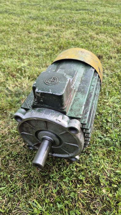 Motor Electric trifazic 5.6 kw, Ax 28mm