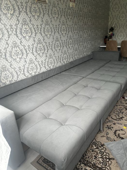 Продам диван в отличном состояний 4 метра