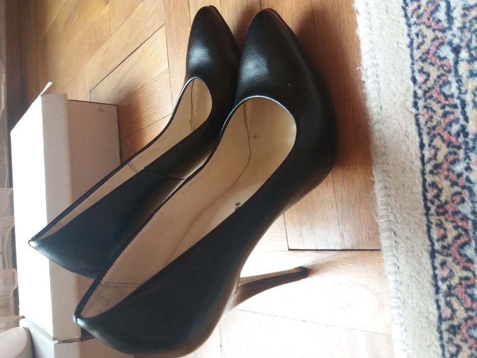 Дамски обувки на висок ток
