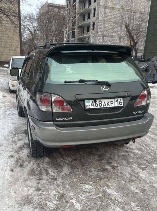 Продам машинк LEXUS RX 300