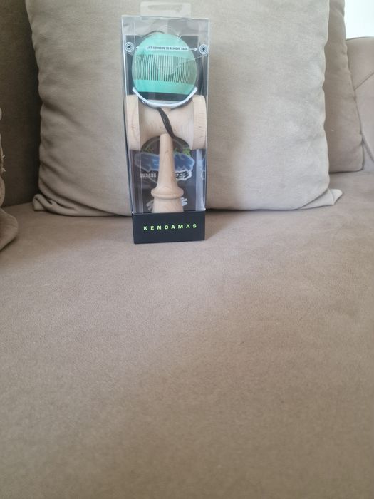 Kendama Sweets BROKEN BONES – Mint Green – Anti Skid
Broken Shape
Maple

TAMA
Beech
Antiskid Clear