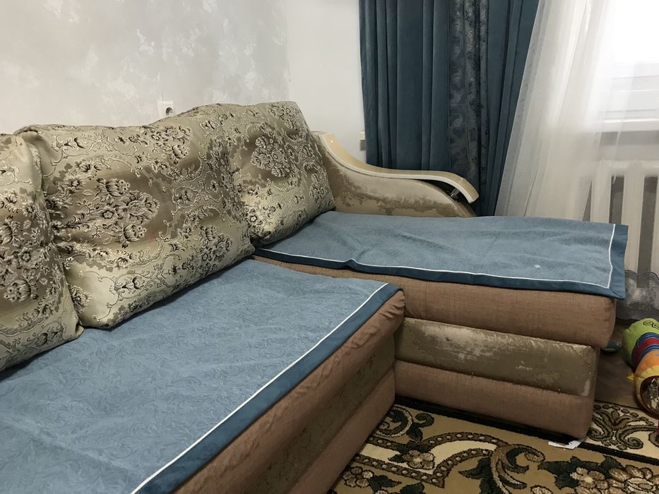 Диван сатылады.