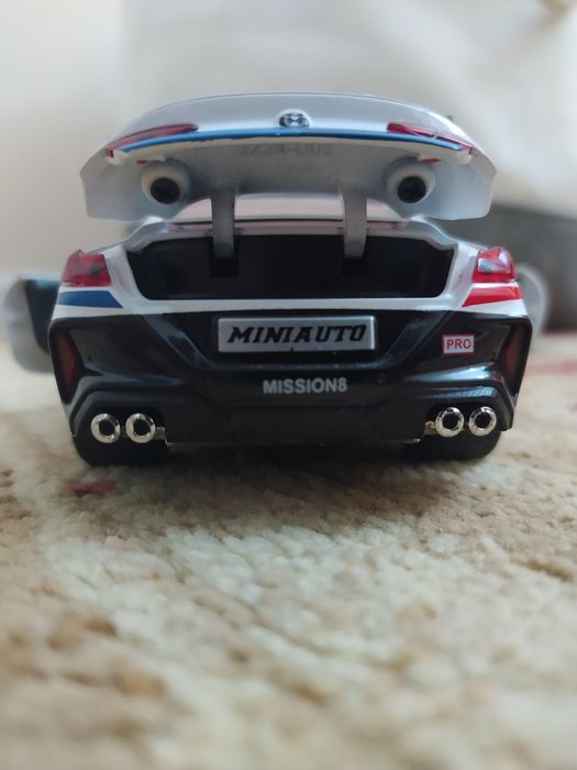 Игрушечный машина BMW M8 COMPETITION