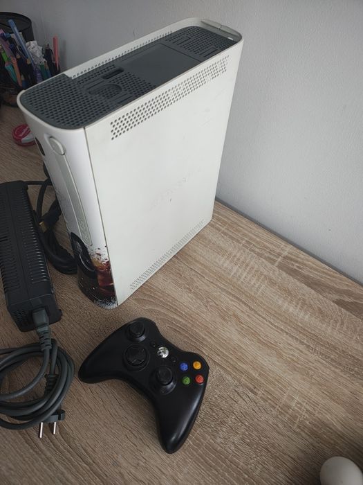 Consola Xbox 360 ediție specială – pachet complet