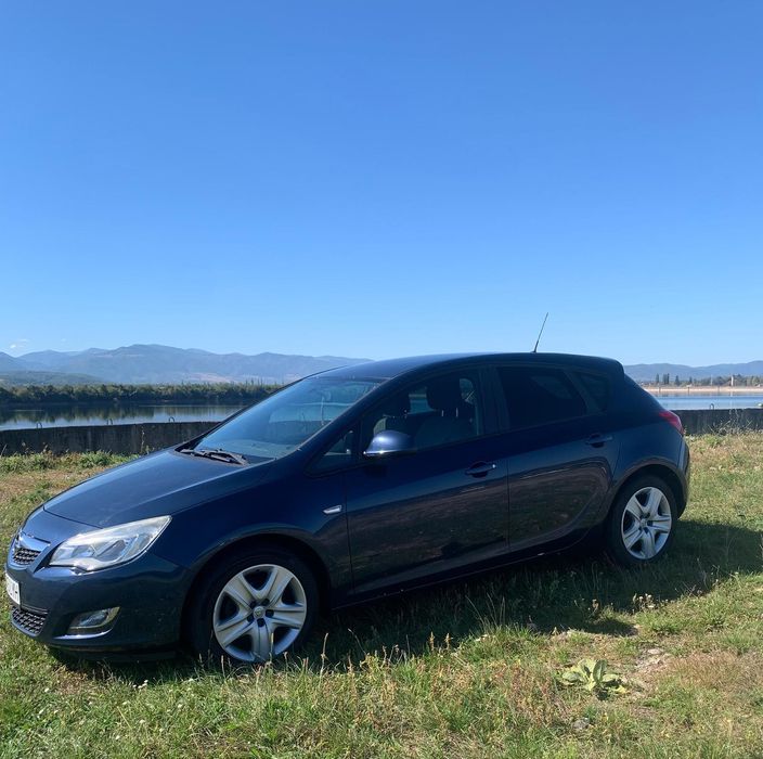 Vând Opel Astra J 2009