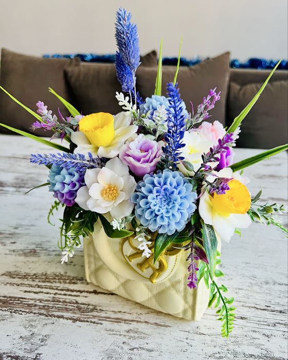 Аранжировки/букети с  ароматни цветя от глицеринов сапун.