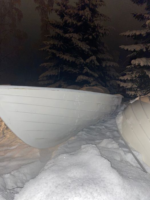 Продавам гребна лодка