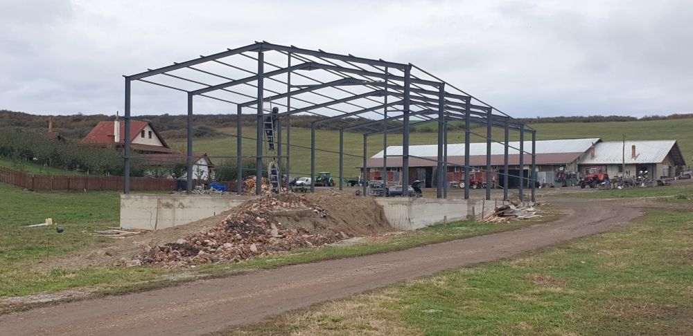 Vând structura metalica