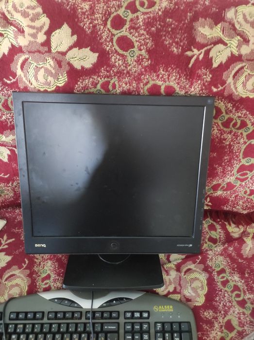 Монитор и клавиатура