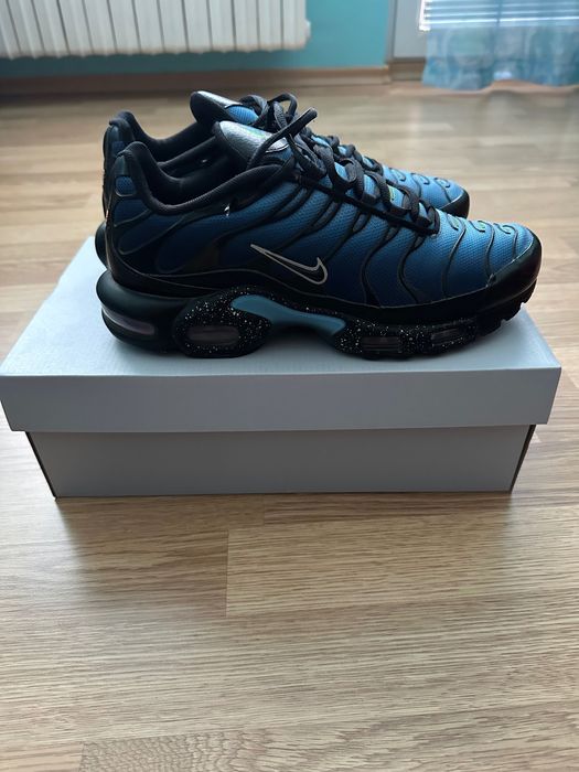 Nike air max plus black university blue