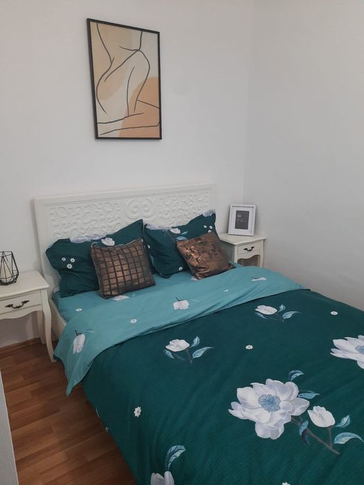 Închiriez apartament