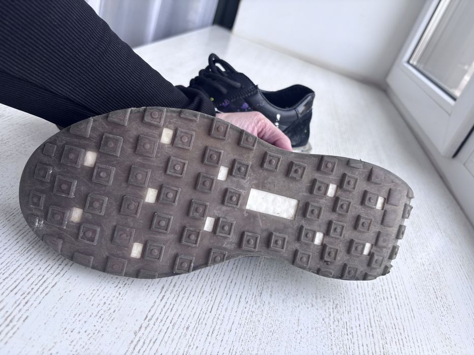 Продам кроссовки мужские р42
