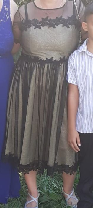 Vând rochie midi/scurta