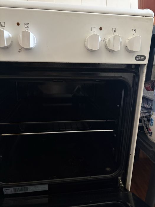 Продавам печка Zanussi