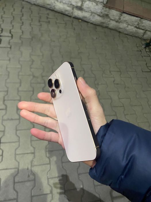 Продам Айфон 16 про, 256 гб