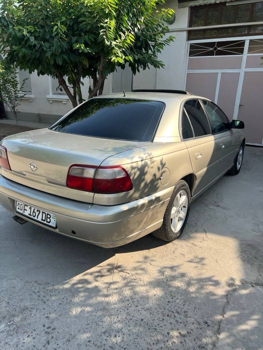 Opel omega srochna sotiladi