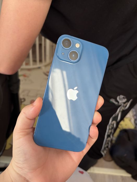 В продвже iPhone 13