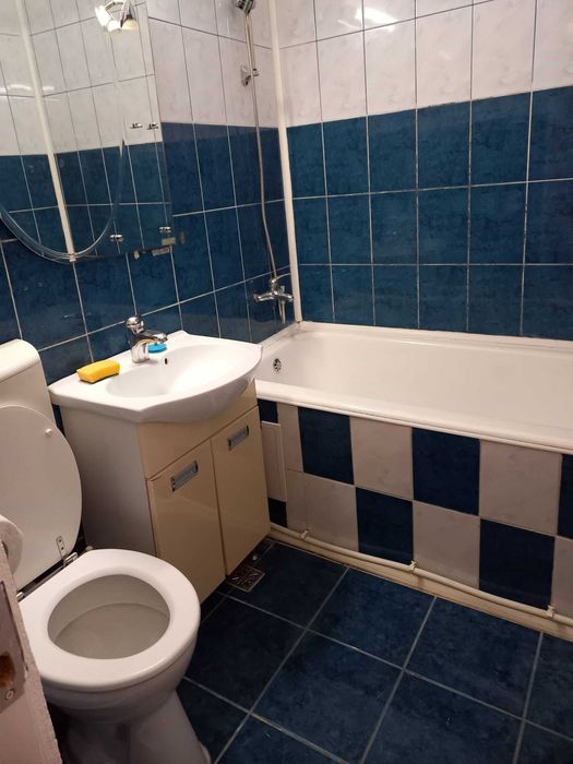 Inchiriez apt 2 camere  mobilat si utilat.