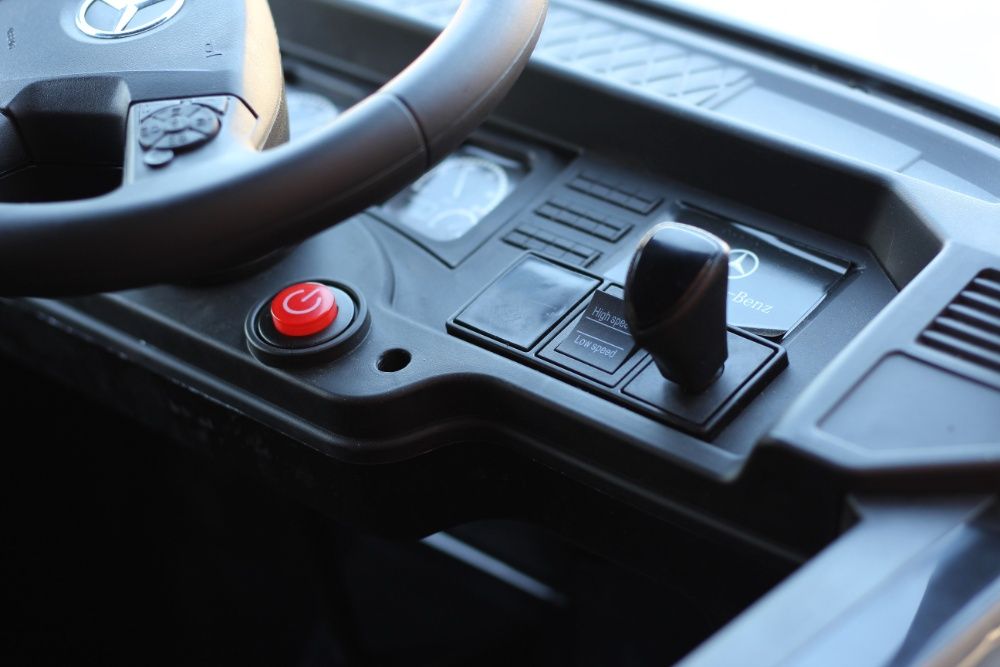 Kinderauto Mercedes ACTROS 4x4 PREMIUM 4x45W #Negru