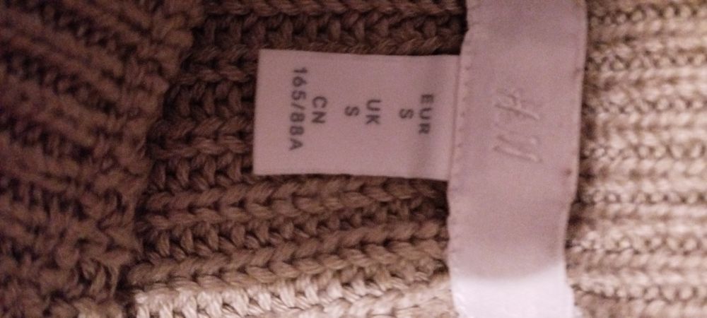Пуловер на H&M .