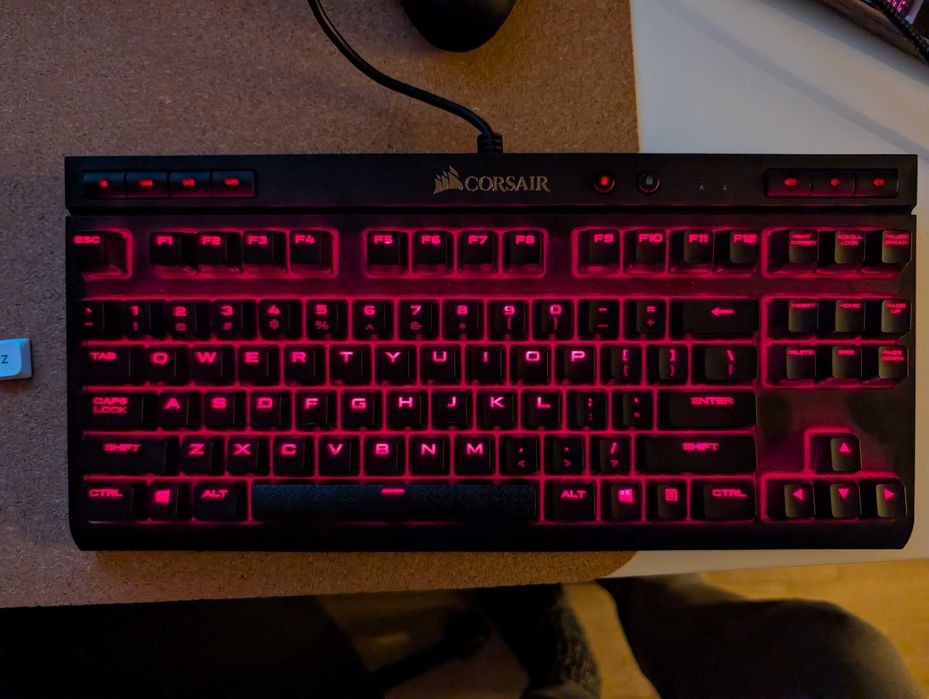 Tastatura Mecanica Corsair K63 Cherry MX Red Impecabila