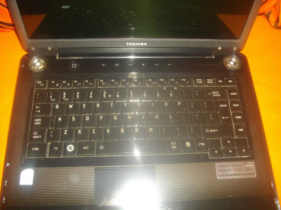 15,6" Лаптоп TOSHIBA Satellite A300-1NS-ЗА ЧАСТИ/ЗА РЕМОНТ-Не светва