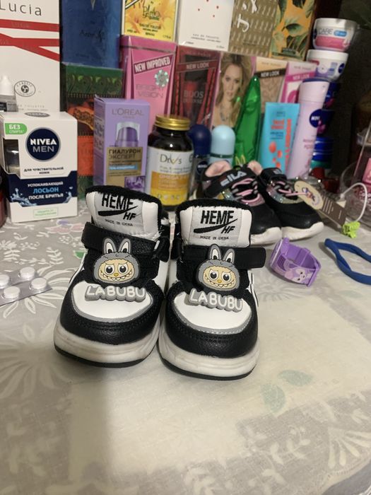 Продаю обсолютно новые красовки неразу неодеваны