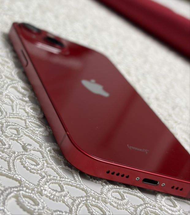 Vând Iphone 13 red edition.