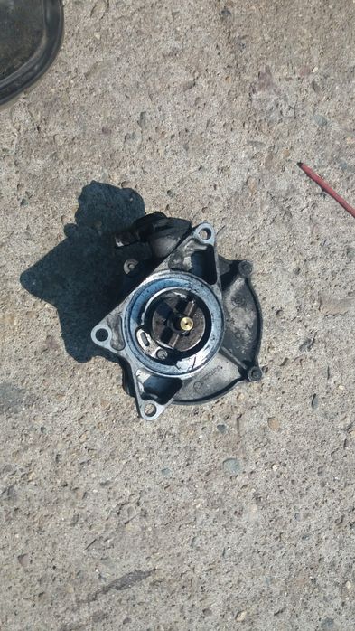 Продавам вакум помпа за ауди а6 2.5 тди 150/180 к. с