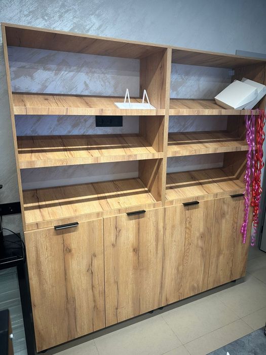 Шкаф-витрина, книжные полки