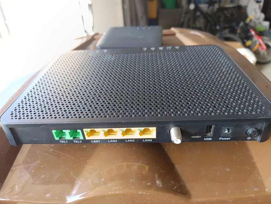 De vanzare 3 aparate pentru Satelit de la Digi si WI FI