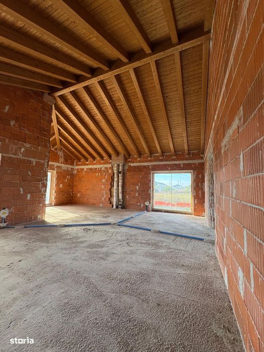 Casă de vânzare cu 6 camere și mansardă teren 2500mp Padure Cernica