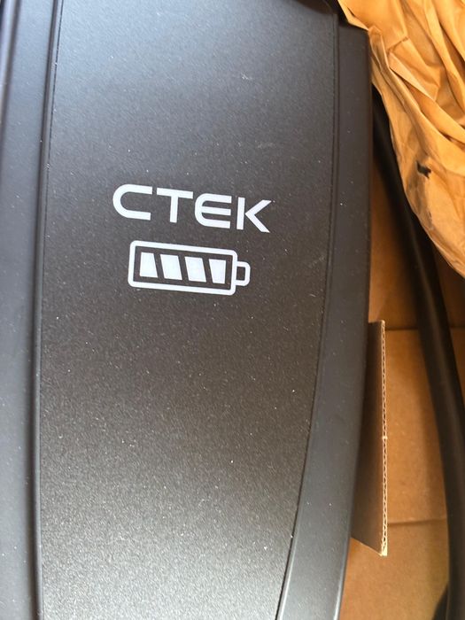 Vand icarcator ctek pentru masina electrica