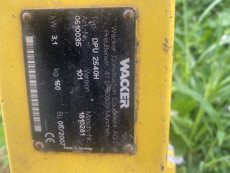 Compactor vibrați