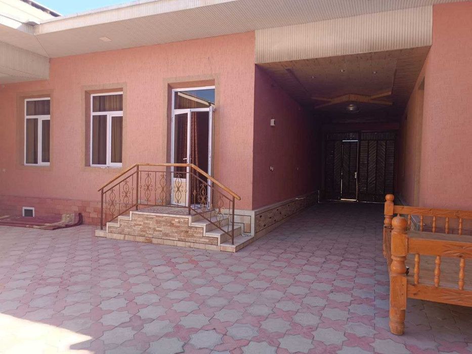 Hovli sotiladi Karmana Lola magazinni yonida